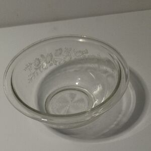 Pyrex Colonial Mist 1 Liter Mixing Bowl with Floral Pattern